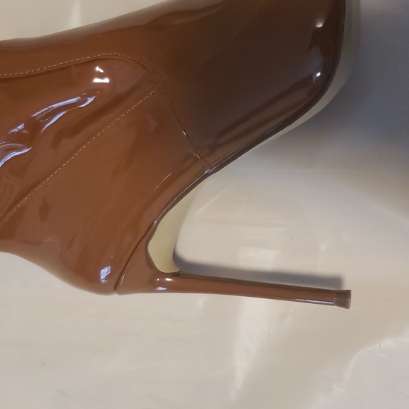 Steve Madden Vanquish Woman's Faux Leather Over the knee thigh high Cognac Paten - Picture 3 of 16